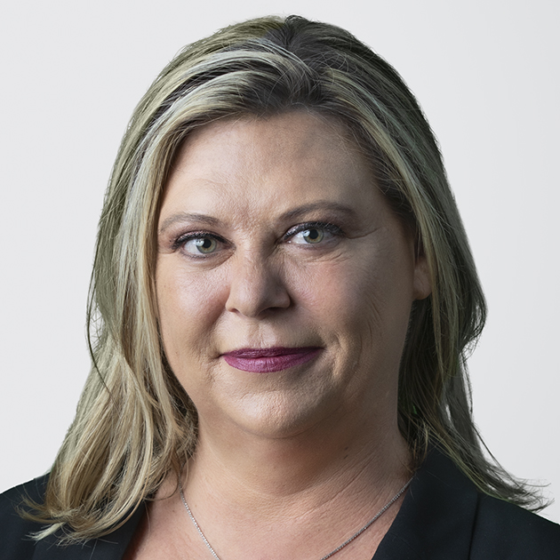 Lindsey Camp headshot
